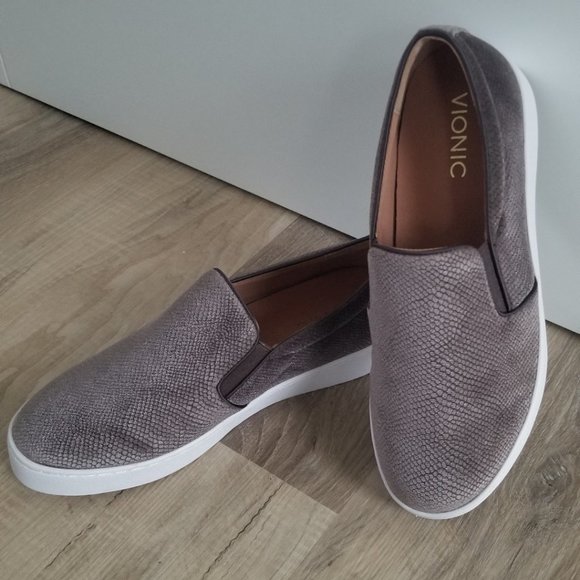 Women's Vionic Midi Holiday Slip-on Velvet Sneakers *NEW* - Picture 1 of 4